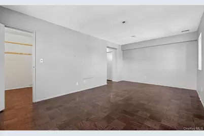 100 S Middle Neck Road #305, Great Neck, NY 11021 - Photo 25