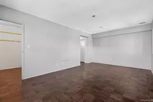 100 S Middle Neck Rd, Great Neck, NY 11021 - Photo 25