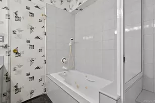 100 S Middle Neck Rd, Great Neck, NY 11021 - Photo 21