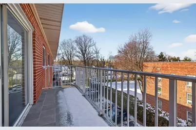 100 S Middle Neck Road #305, Great Neck, NY 11021 - Photo 9