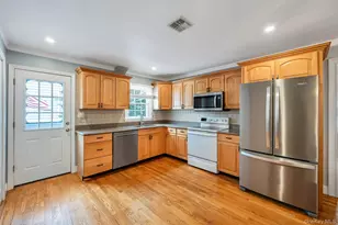 9 Wiggins St, Ronkonkoma, NY 11779 - Photo 19