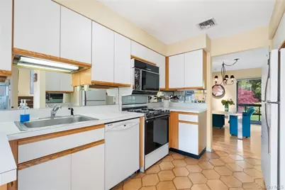161 Stone Oaks Drive, Hartsdale, NY 10530 - Photo 13