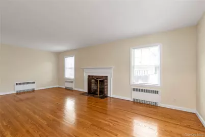 19 Anstice Street, Oyster Bay, NY 11771 - Photo 5