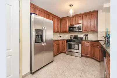 400 Carney Street #603, Glen Cove, NY 11542 - Photo 3