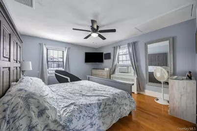970 Benris Avenue, Franklin Square, NY 11010 - Photo 13