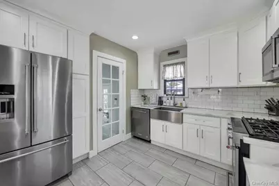 970 Benris Avenue, Franklin Square, NY 11010 - Photo 9