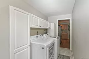 103 Ranch Ln, Levittown, NY 11756 - Photo 15