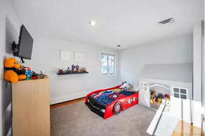 40 Hitching Post Lane, Glen Cove, NY 11542 - Photo 17