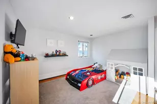 40 Hitching Post Ln, Glen Cove, NY 11542 - Photo 17