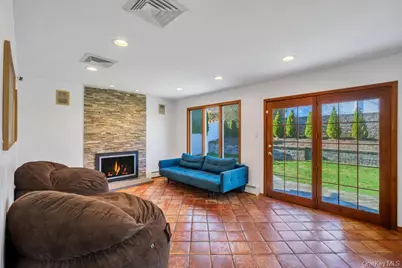 40 Hitching Post Lane, Glen Cove, NY 11542 - Photo 11