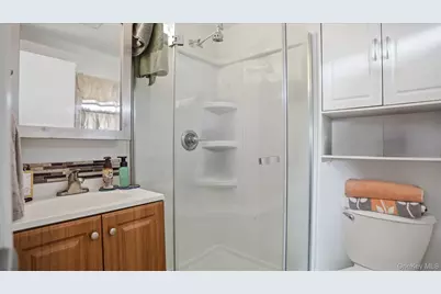 147 Coates Avenue N, Holbrook, NY 11741 - Photo 21