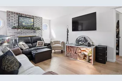 147 Coates Avenue N, Holbrook, NY 11741 - Photo 3