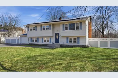 147 Coates Avenue N, Holbrook, NY 11741 - Photo 1