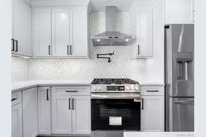 25 Furrow Lane, Levittown, NY 11756 - Photo 9