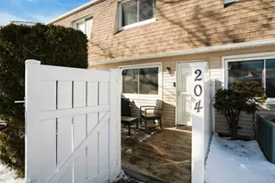 204 Storm Dr, Holtsville, NY 11742 - Photo 3