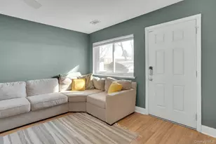 204 Storm Dr, Holtsville, NY 11742 - Photo 9