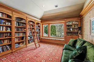 8 Forest Ct, Syosset, NY 11791 - Photo 21