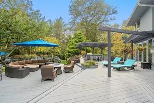 8 Forest Ct, Syosset, NY 11791 - Photo 27