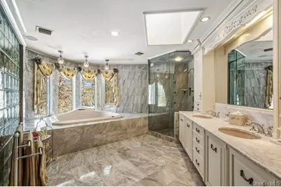 8 Forest Court, Syosset, NY 11791 - Photo 17