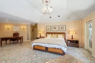 8 Forest Ct, Syosset, NY 11791 - Photo 15