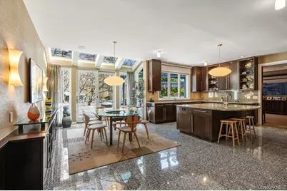 8 Forest Court, Syosset, NY 11791 - Photo 11