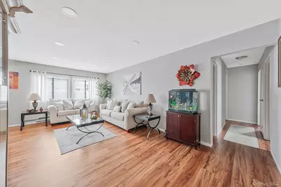 16 Magic Mountain Drive, Coram, NY 11727 - Photo 5