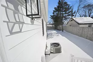 923 E Main St, Riverhead, NY 11901 - Photo 27