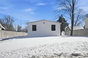 923 E Main St, Riverhead, NY 11901 - Photo 29