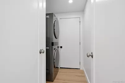 923 E Main Street, Riverhead, NY 11901 - Photo 25