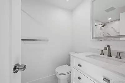 923 E Main Street, Riverhead, NY 11901 - Photo 17