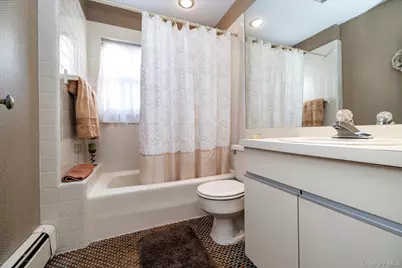 148 Amherst Road, Valley Stream, NY 11581 - Photo 9