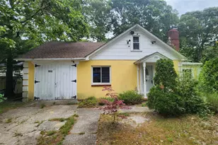 200 Oak Ave, Flanders, NY 11901 - Photo 13