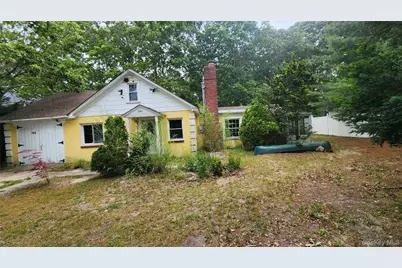 200 Oak Avenue, Flanders, NY 11901 - Photo 1