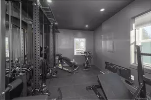 2125 North Dr, Seaford, NY 11783 - Photo 19