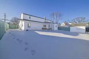 2125 North Dr, Seaford, NY 11783 - Photo 29