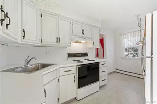 115 Red Oak Ct, Port Jefferson, NY 11777 - Photo 9