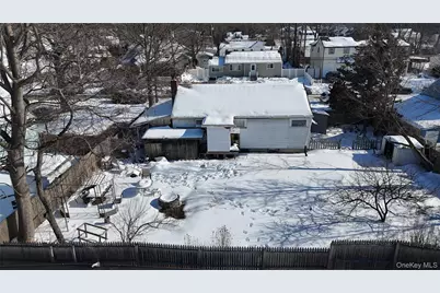 208 Charter Oaks Avenue, Brentwood, NY 11717 - Photo 9