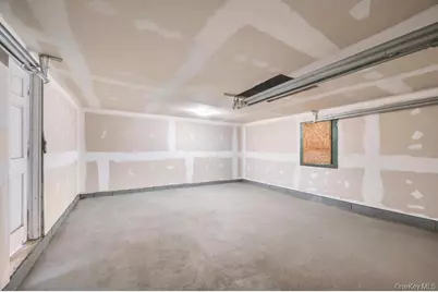 15 Mirin Avenue, Roosevelt, NY 11575 - Photo 33