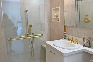 269-10 Grand Central Pkwy, Floral Park, NY 11005 - Photo 15