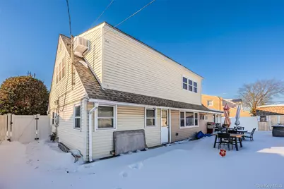 43 Wildflower Lane, Wantagh, NY 11793 - Photo 3