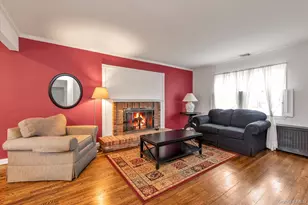 212 Wilton St, New Hyde Park, NY 11040 - Photo 3