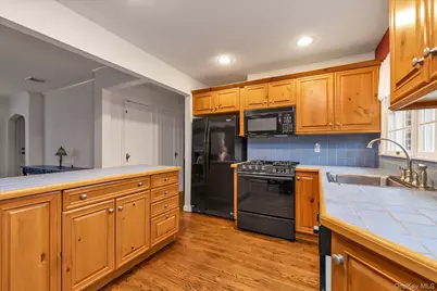 212 Wilton Street, New Hyde Park, NY 11040 - Photo 7