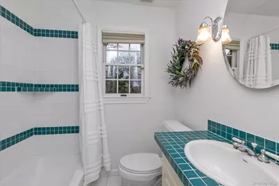 212 Wilton Street, New Hyde Park, NY 11040 - Photo 9