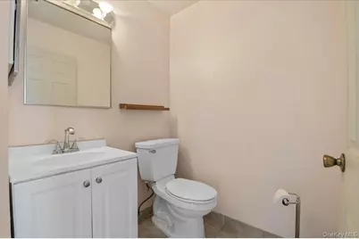 205 Fairfield Drive E, Holbrook, NY 11741 - Photo 19