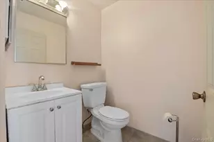 205 Fairfield Dr E, Holbrook, NY 11741 - Photo 19