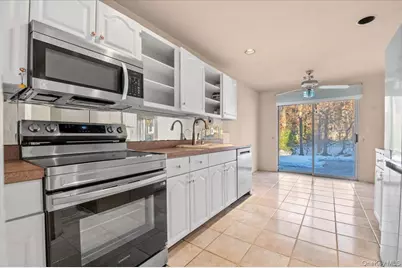 205 Fairfield Drive E, Holbrook, NY 11741 - Photo 15