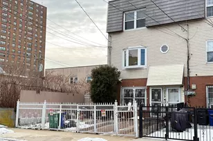 2076 Caesar Pl, Bronx, NY 10473 - Photo 7