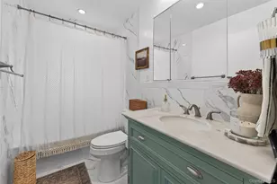 1024 Oaks Dr, Franklin Square, NY 11010 - Photo 15