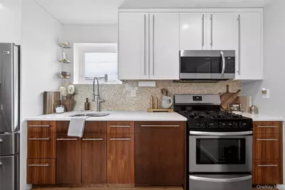 1024 Oaks Drive, Franklin Square, NY 11010 - Photo 7