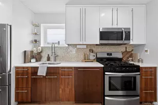 1024 Oaks Dr, Franklin Square, NY 11010 - Photo 7